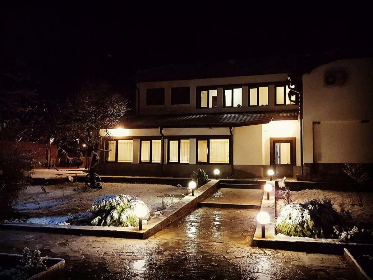 Къща За Гости Луксия Hotel Sukhache Exterior foto